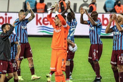 Trabzonspor liderliğini devam ettirdi