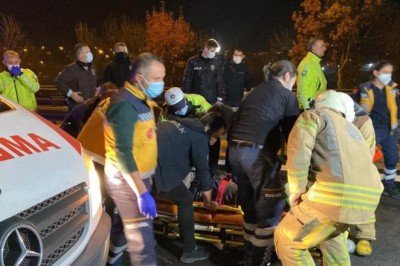 9 yolculu taksi akaryakıt tankerine çarptı: 10 yaralı