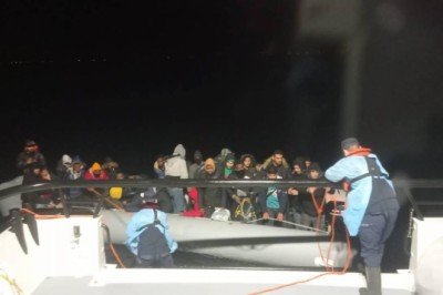 Aydın açıklarında 33 düzensiz göçmen kurtarıldı