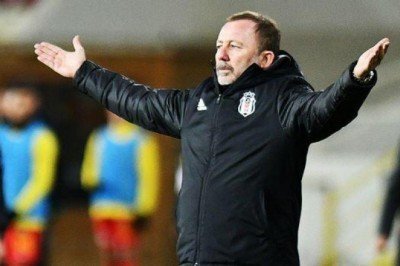 Beşiktaş'ta Sergen Yalçın'dan Sporting sonrası hakem tepkisi!