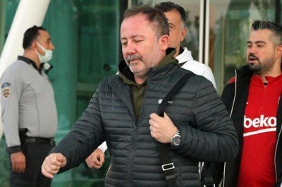 Beşiktaşlı taraftarlardan moral desteği