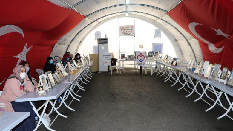 Evlat nöbetindeki bir anne daha evladına kavuştu