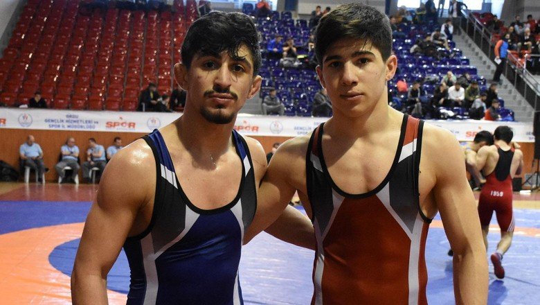 Güreşçi kardeşlerden bronz madalya