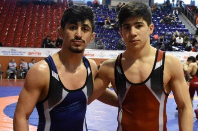 Güreşçi kardeşlerden bronz madalya