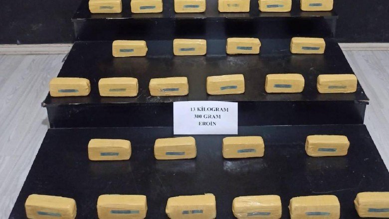 Hakkari'de bir araçta 13,3 kilogram eroin ele geçirildi