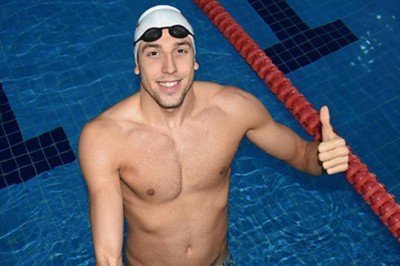 Milli yüzücü Emre Sakçı'dan üst üste iki yarı final