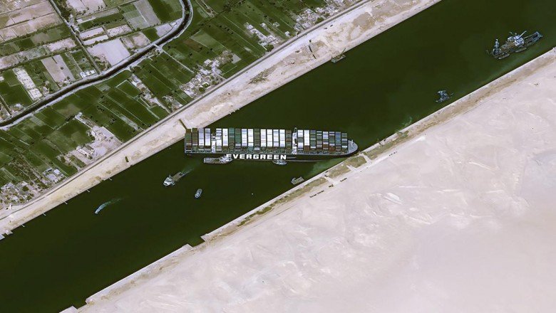 Süveyş Kanalı'ndan geçiş ücreti yüzde 6 arttı