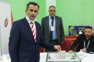 Türkiye Badminton Federasyonu Başkanlığa Murat Özmekik yeniden seçildi