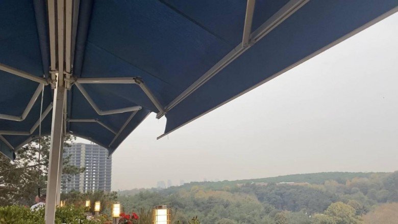 Yemek yerken üzerine tente devrildi