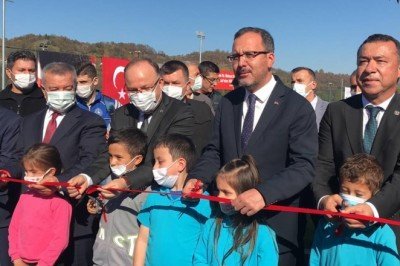 Bakan Kasapoğlu Zonguldak'ta spor tesisi açılışına katıldı