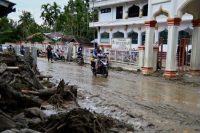 Endonezyanın Cava Adasındaki selde 5 kişi öldü