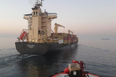 Konteyner gemisi Haydarpaşa açıklarında arızalandı