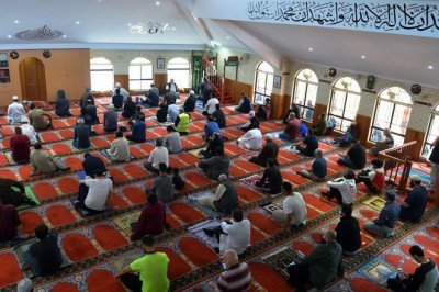 Melbournede kısıtlamaların ardından cuma namazları yeniden başladı