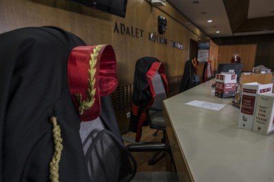 Ödemeye 'sadaka' yazdı, yeniden nafaka ödemek zorunda kaldı