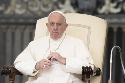 Papa'dan GKRY ve Yunanistan'a ziyaret