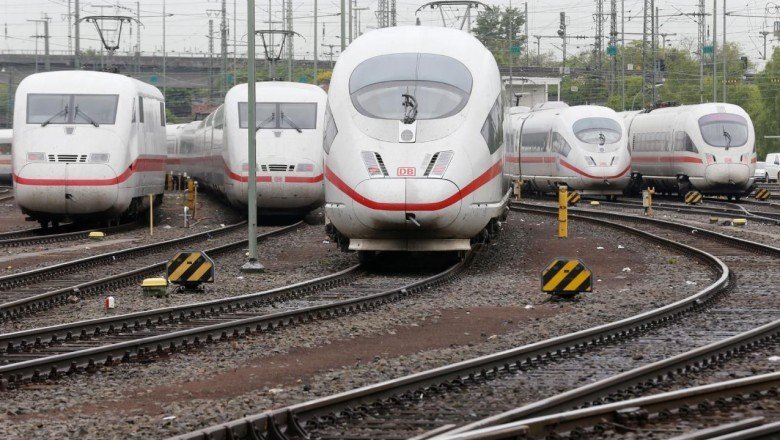 Almanya'da trende bıçaklı saldırı: Yaralılar var