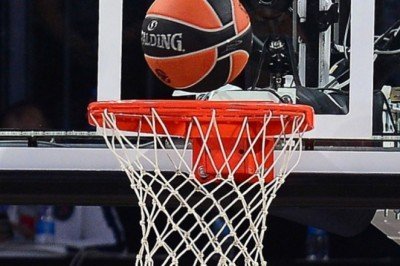 Basketbolda salonlar kapılarını tam kapasite ile açıyor