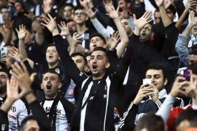 Beşiktaş taraftarı Abdullah Avcı'ya tepki gösterdi