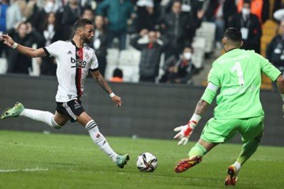 Beşiktaş-Trabzonspor maçı kırmızı kartla bitti
