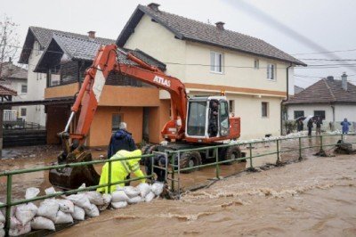 Bosna Hersek'te sel: Şebeke suyu içmeyin uyarısı