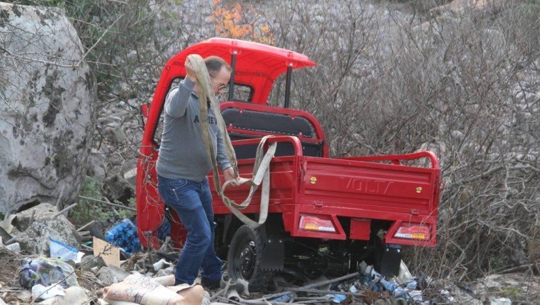 Elektrikli bisiklet şarampole devrildi: 2'si çocuk 4 yaralı