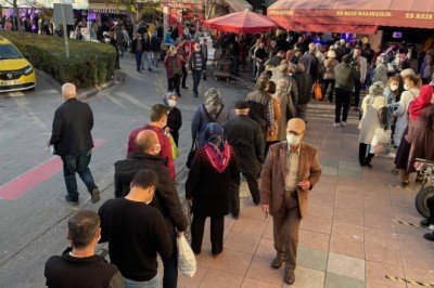 Eskişehir'de ucuz hamsi kuyruğu