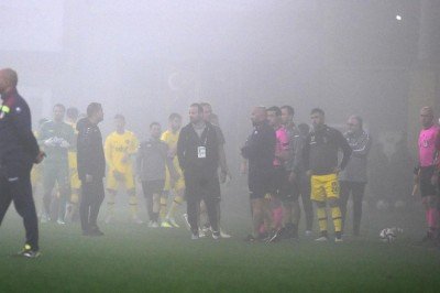 İstanbulspor  Menemenspor maçına sis engeli