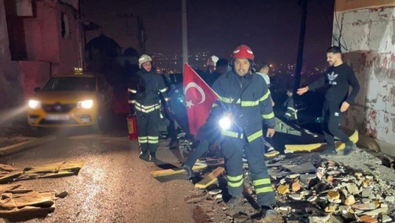 İtfaiye ekipleri, Türk bayrağını yerde bırakmadı
