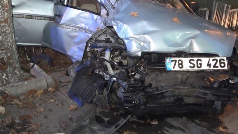 Karabük'te feci kaza: Önce demir bariyere ardından direğe çarptı