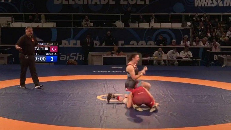 Milli güreşçi Aslı Demir'den bronz madalya