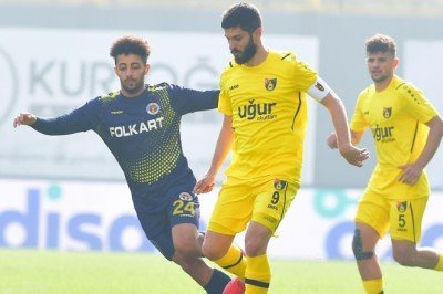 Sis sebebiyle yarıda kalan maçı İstanbulspor uzatmada kazandı