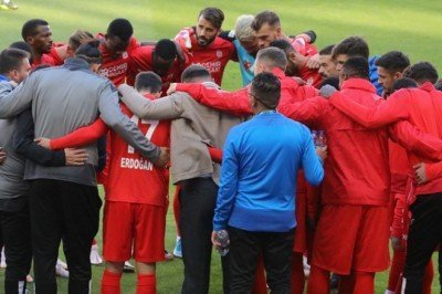 Sivasspor'da, 2 futbolcu ceza sınırında!