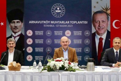 Bakan Soylu, Arnavutköy'de muhtarlarla bir araya geldi