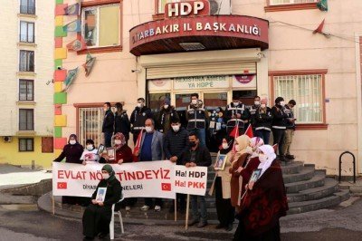 Bir aile daha evlat nöbetine katıldı