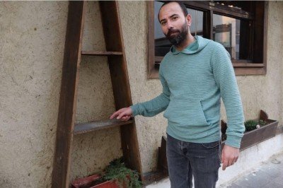 Hırsızlar çiçek çaldı, kafe sahibi çağrı yaptı: Gelsinler daha güzellerini hediye edeyim