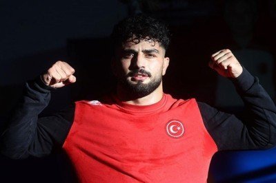 Milli sporcu Ramazan Sarı gümüş madalya kazandı