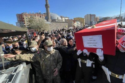 Silah kazası sonucu şehit olan asker son yolculuğuna uğurlandı