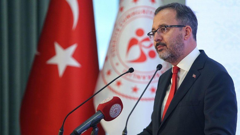 Bakan Kasapoğlu'ndan milli güreşçilere tebrik