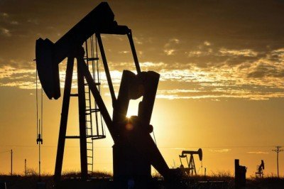 Brent petrolün varili 83 dolar seviyesinde