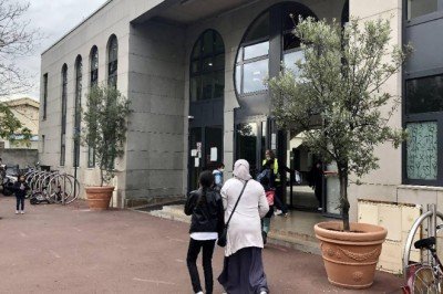 Fransa'da 3 camiye İslam karşıtı saldırı düzenlendi