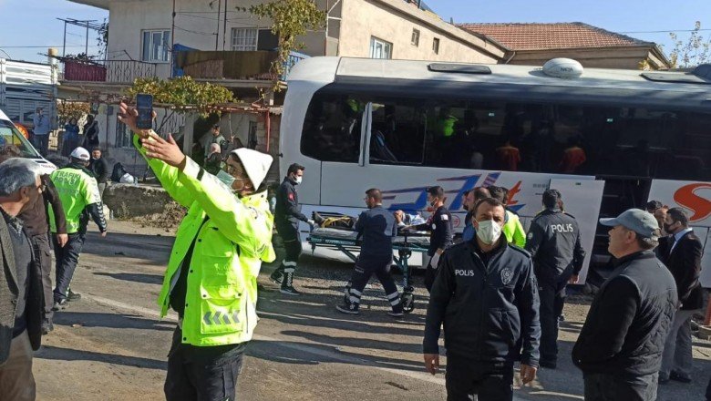 Kamyonetle yolcu otobüsü çarpıştı: 1 ölü