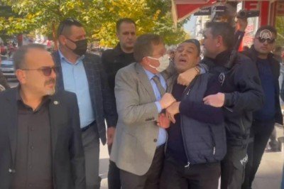 Lütfü Türkkan grup başkanvekilliği görevinden istifa etti