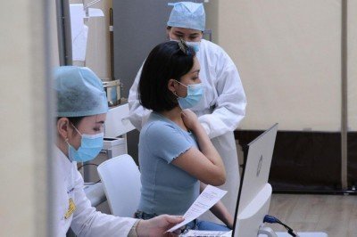 Nur Sultan'da aşı olmayanlar AVM'lere alınmayacak