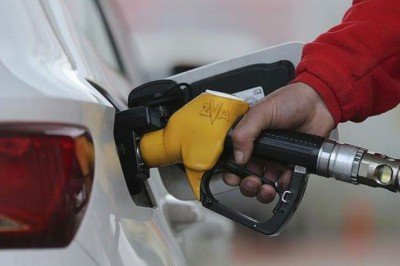 ABD'de benzin fiyatlarına ayarlama mı gelecek?