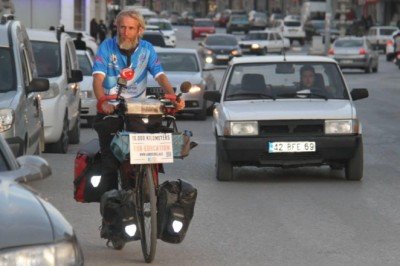 Afrikalı çocuklar için İspanyadan Türkiyeye pedal çevirdi