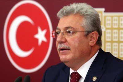 AK Parti Grup Başkanvekili Akbaşoğlu: Şehidimizin yakınlarına uzanan elleri ve dilleri lanetliyorum