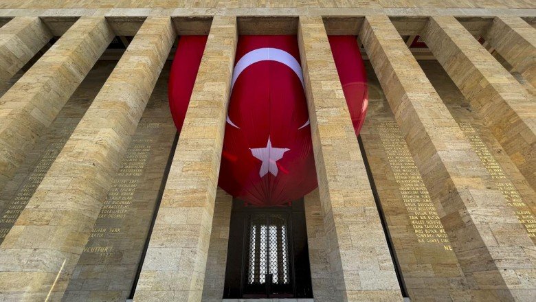 Anıtkabir'de koronavirüs tedbirli anma programı