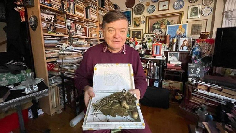 Atatürk'ün cenazesinde taşınan çelengin parçalarını özenle saklıyor