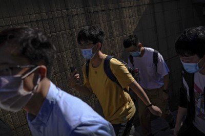 Çin'de koronavirüs: Virüsün okullarda yayılması endişe yaratıyor