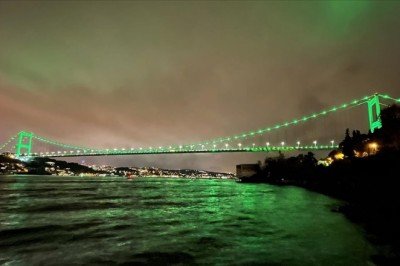 FSM Köprüsü organ bağışına dikkati çekmek için ışıklandırıldı